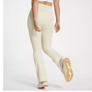 Calia by Carrie Underwood Sculpt Flare Ankle Zip Split Leg Cream Leggings XS NWT